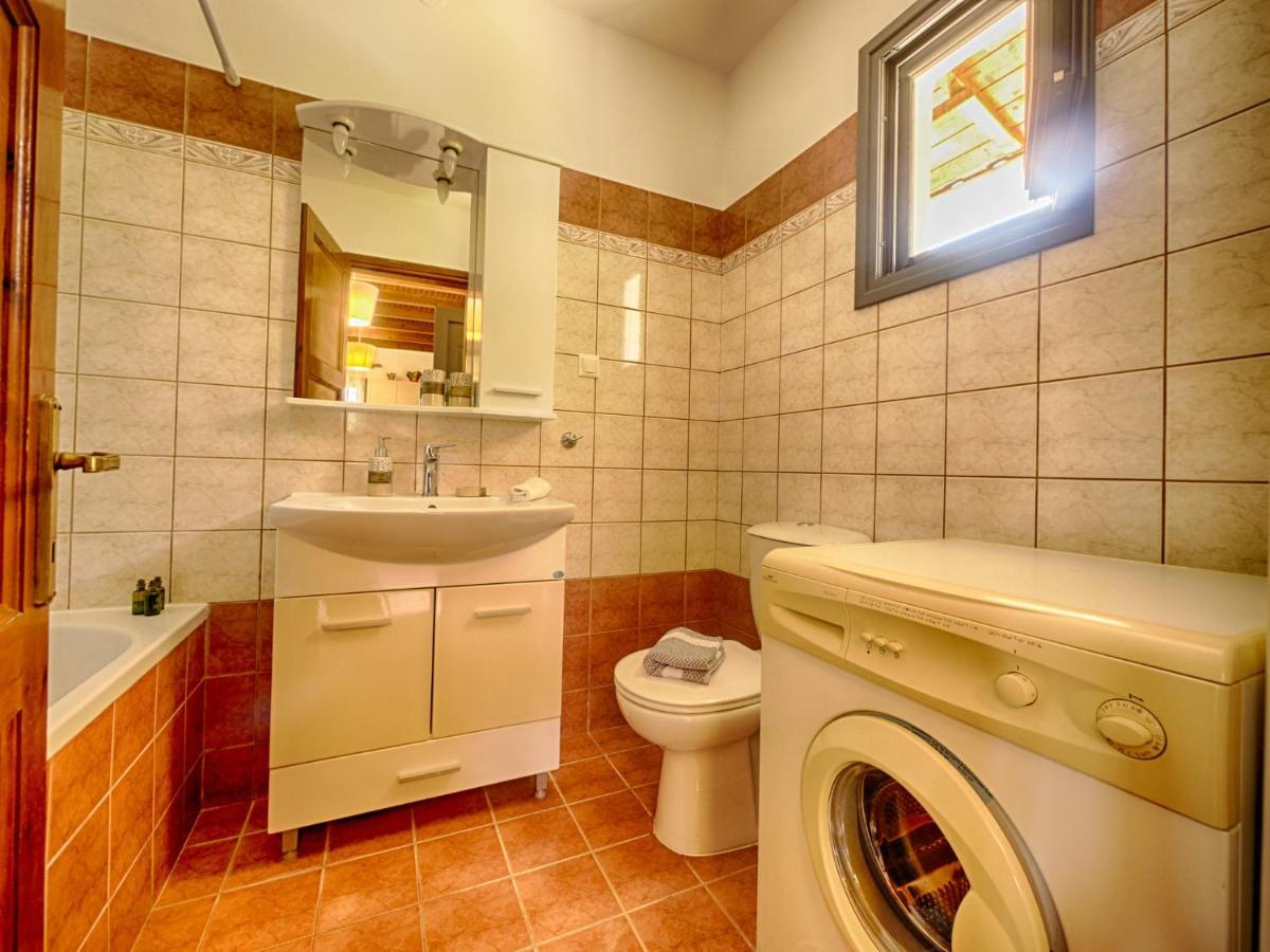 Cozy Family Friendly Apartment With Large Garden Close To Beaches - Dirella Kynopiastai Bagian luar foto