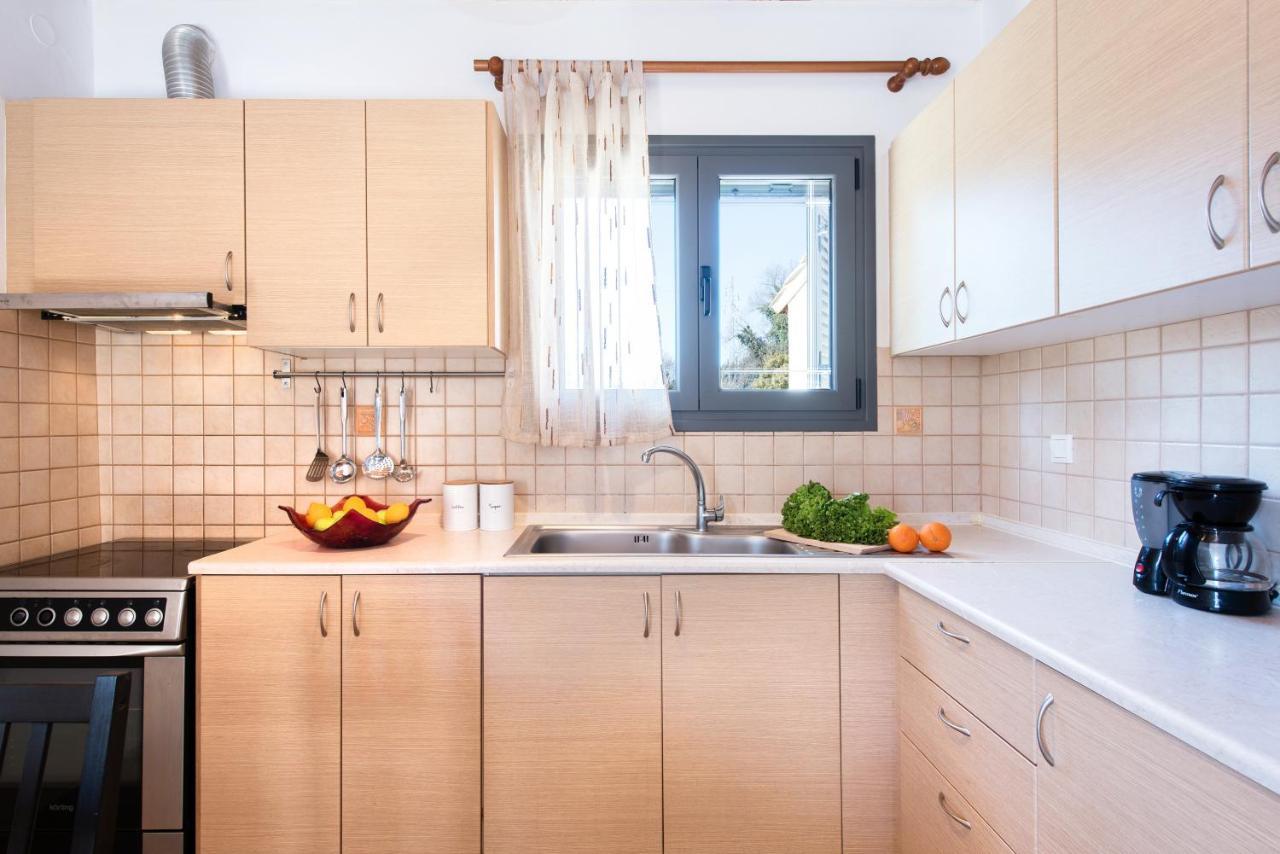 Cozy Family Friendly Apartment With Large Garden Close To Beaches - Dirella Kynopiastai Bagian luar foto